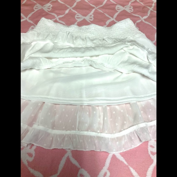 Boho White Swiss Dots ruffle mini skirt. - Picture 4 of 5